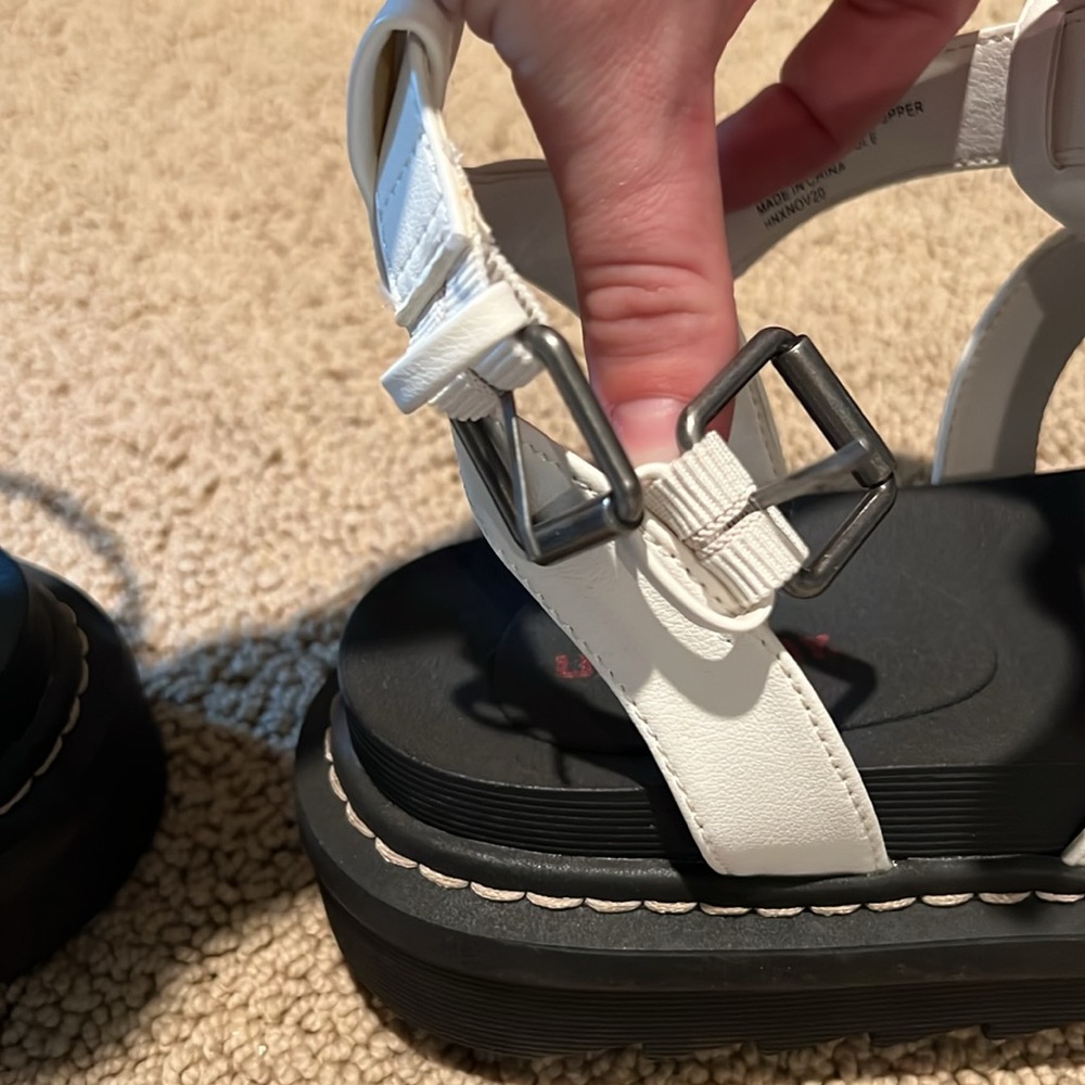 White platforms - Picture 6 of 8